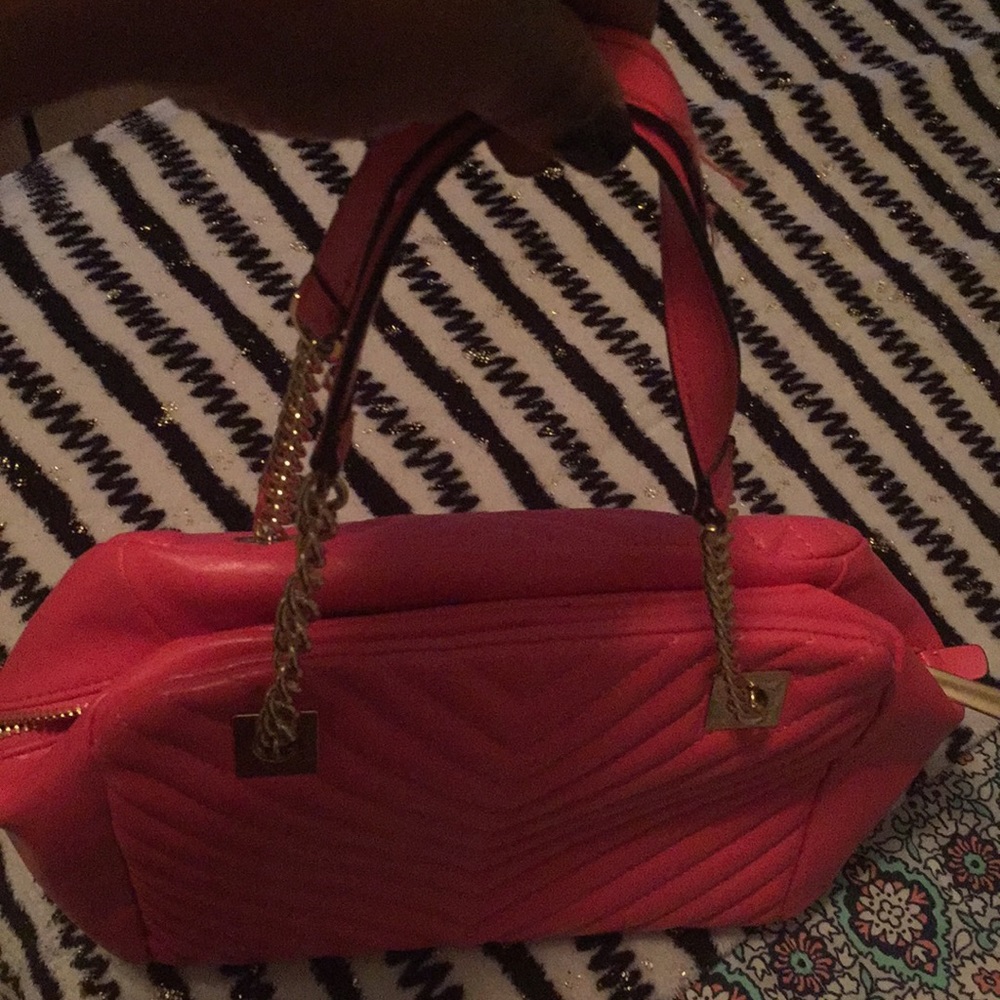 Gold chained pink bag!